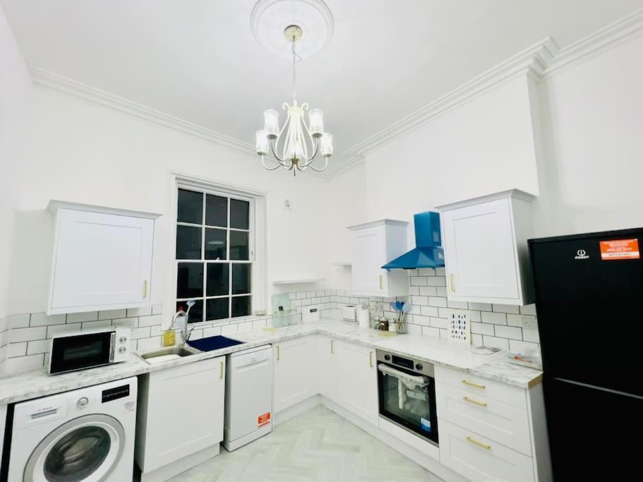 Flat 4 Marine Parade House, 1 East Cliff- Next To Dover Port, White Cliffs, Beach, Castle Exterior foto